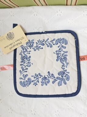 Pfaltzgraff NWT Blue Floral Quilted Cotton Pot Holder